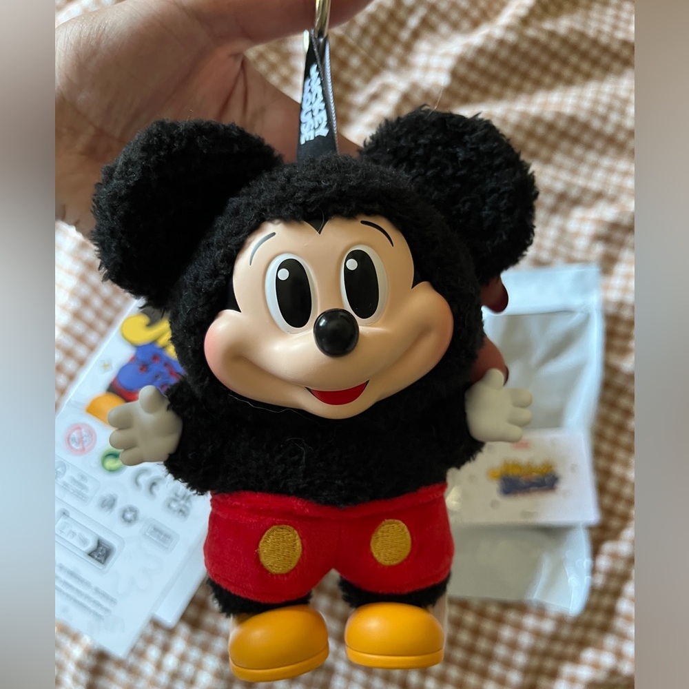 Disney Mickey Family Plush Keychain - Pop Mart - Picture 5 of 5